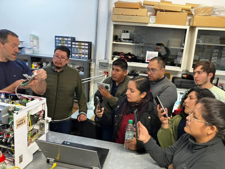 Curso sobre mantenimiento y gestión de equipos biomédicos. Foto: JICA