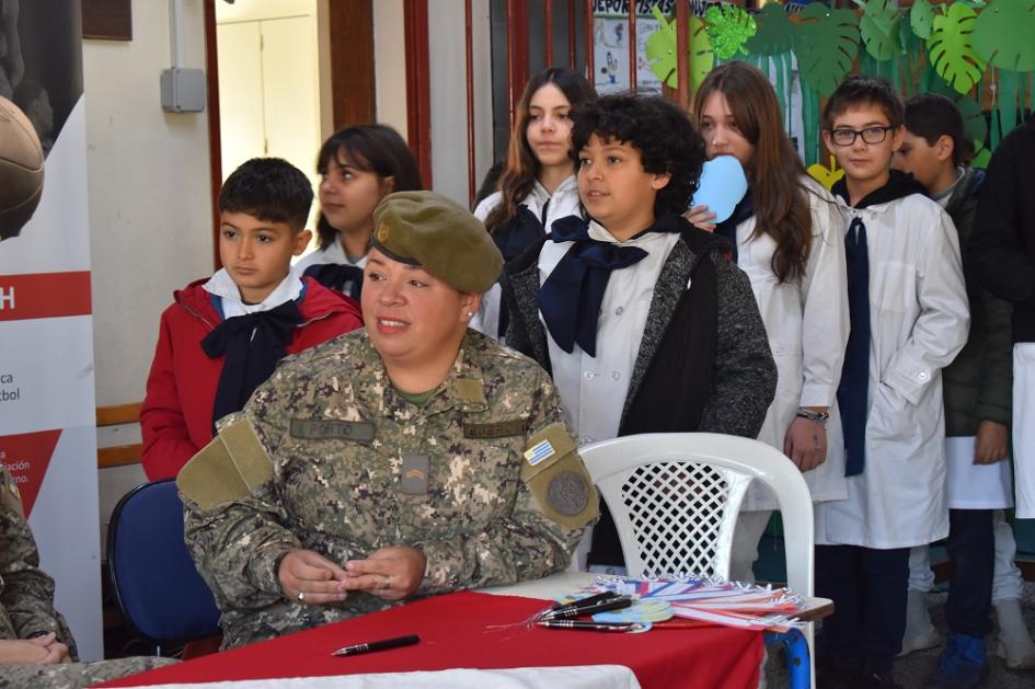Compartiendo “Historias de Paz” en escuela Canadá 