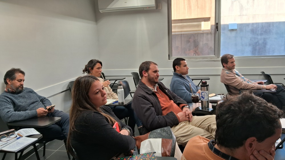Charla en la sede del Cenur, ciudad de Tacuarembó
