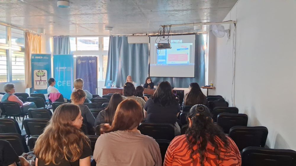 Estudiantes y docentes de Paysandú recibieron información sobre oportunidades educativas