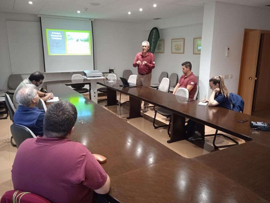 Equipos técnicos realizando visitas en el territorio en España.