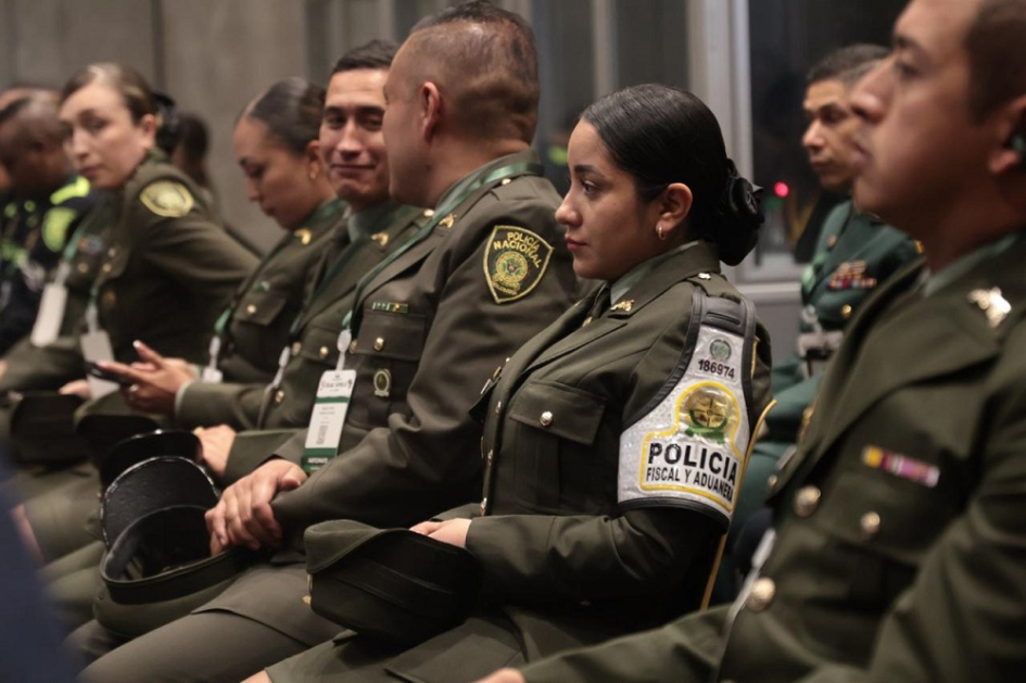 Panel 1: Construcción de paz desde un enfoque institucional y policial. Panel 1: Construcción de paz desde un enfoque institucional y policial.