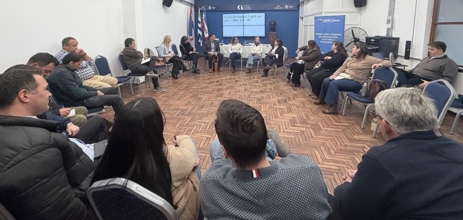 Encuentro entre equipos de AUCI, intendencia y municipios de Cerro Largo