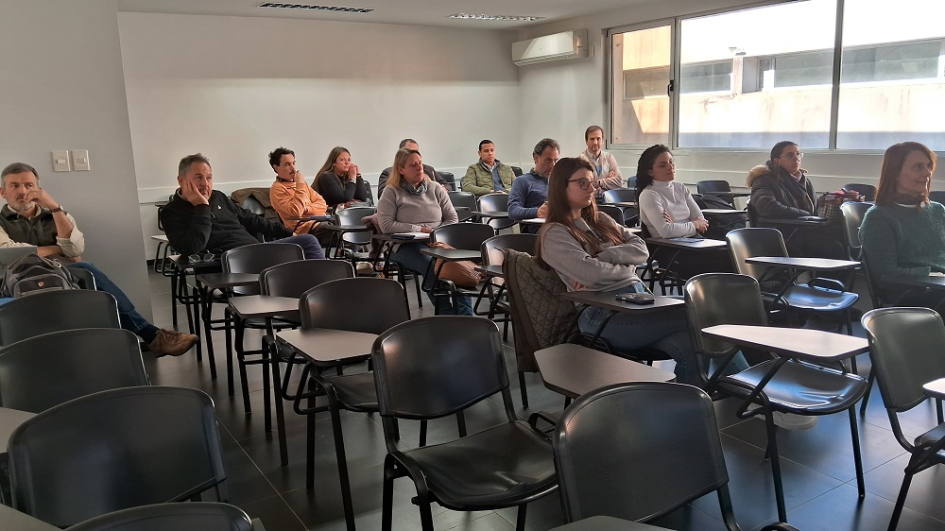 Charla en la sede del Cenur, ciudad de Tacuarembó