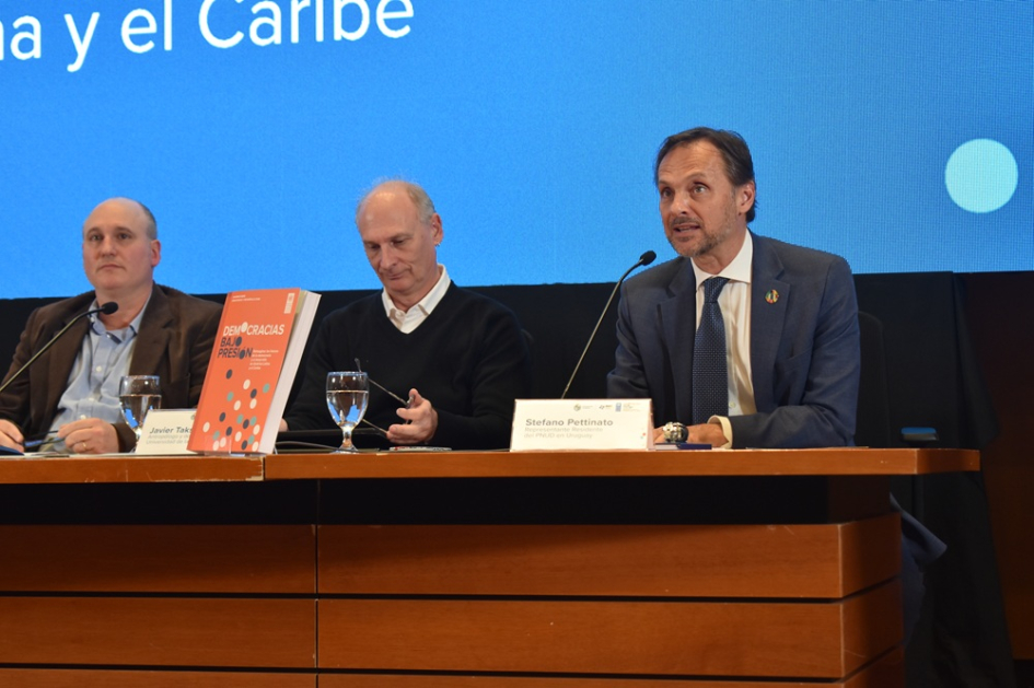 Conversatorio sobre Informe del PNUD "Democracias bajo presión"