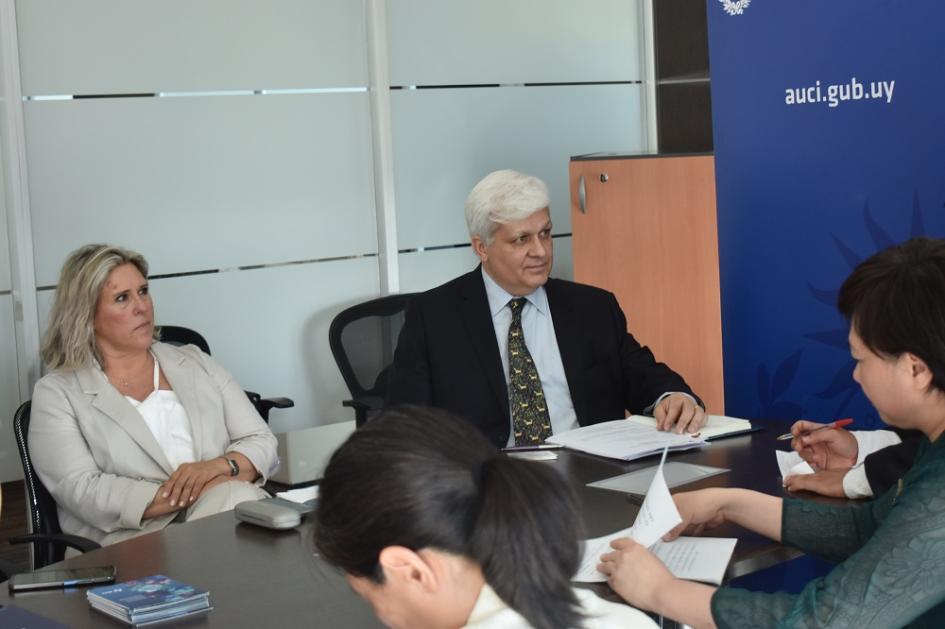 Delegación de la Universidad de Medicina Tradicional China de Henan visitó instituciones de Uruguay
