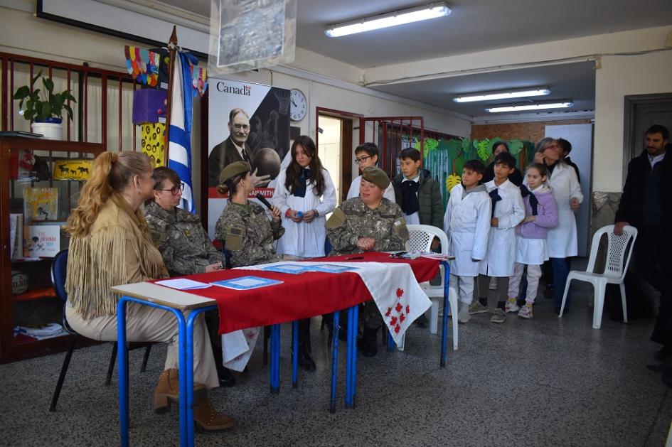 Compartiendo “Historias de Paz” en escuela Canadá 