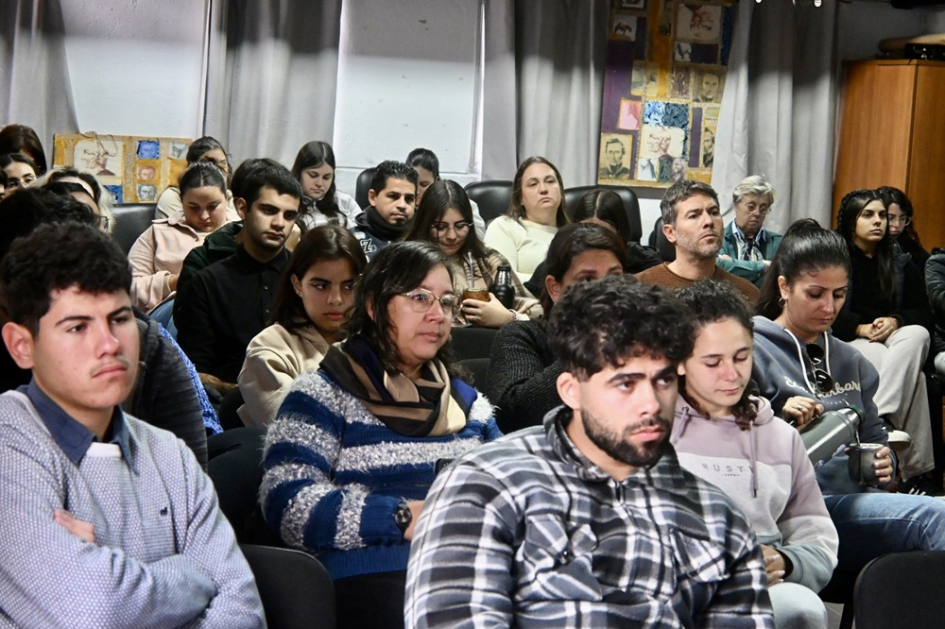 Reunión de AUCI sobre ofertas educativas en el Instituto de Formación Docente de Rocha