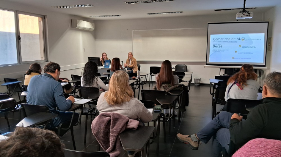 Charla en la sede del Cenur, ciudad de Tacuarembó