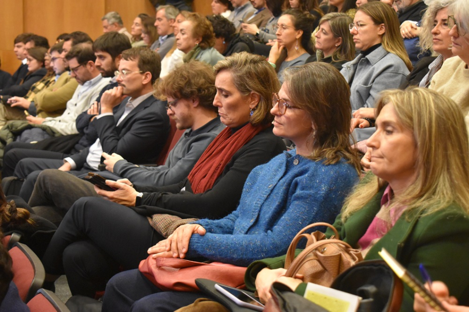 Conversatorio sobre Informe del PNUD "Democracias bajo presión"