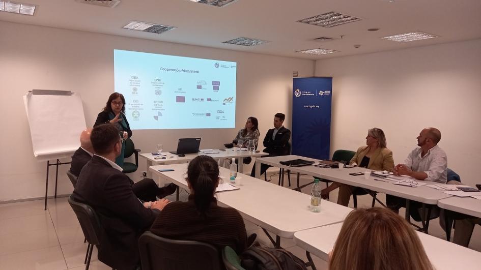 Reunión de representantes de AUCI, organismos internacionales e intendencias. Reunión de representantes de AUCI, organismos internacionales e intendencias.