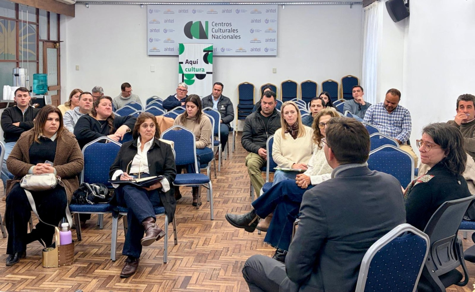 Encuentro entre equipos de AUCI, intendencia y municipios de Cerro Largo