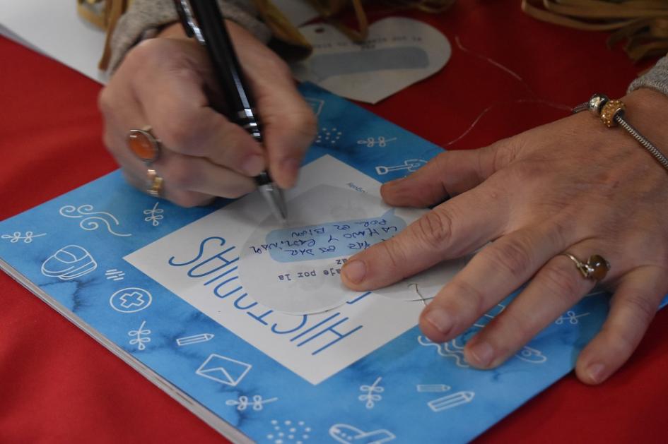 Compartiendo “Historias de Paz” en escuela Canadá 