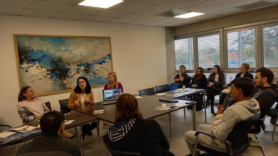 Charlas sobre oportunidades de estudio, formación, intercambio estudiantil y becas en Maldonado. Charlas sobre oportunidades de estudio, formación, intercambio estudiantil y becas en Maldonado.