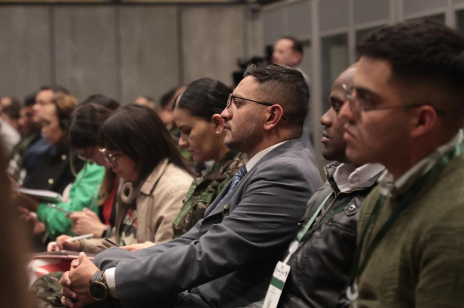 Panel 1: Construcción de paz desde un enfoque institucional y policial. Panel 1: Construcción de paz desde un enfoque institucional y policial.