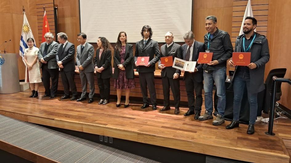 Ceremonia de clausura del Seminario sobre idioma, cultura y técnicas tradicionales de China Ceremonia de clausura del Seminario sobre idioma, cultura y técnicas tradicionales de China