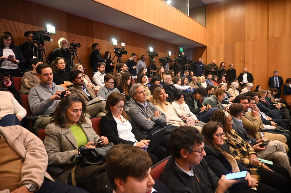 Presentación Informe Democracias bajo presión