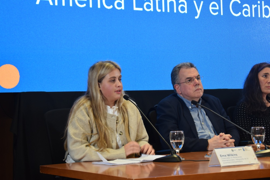 Conversatorio sobre Informe del PNUD "Democracias bajo presión"