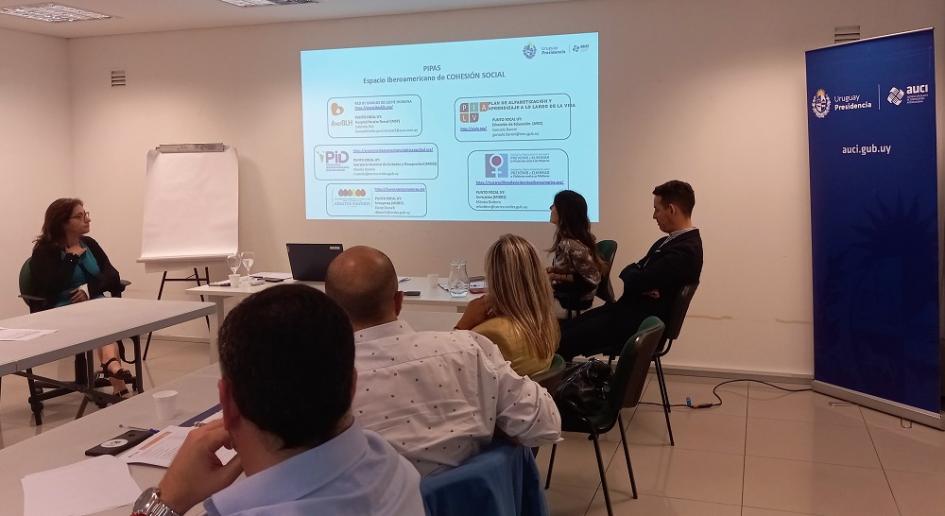 Reunión de representantes de AUCI, organismos internacionales e intendencias. Reunión de representantes de AUCI, organismos internacionales e intendencias.