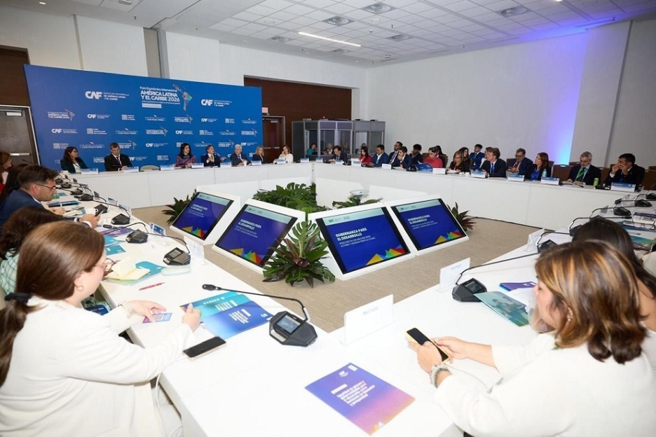 Director ejecutivo de AUCI, Martín Clavijo participó en taller sobre Gobernanza para el desarrollo.