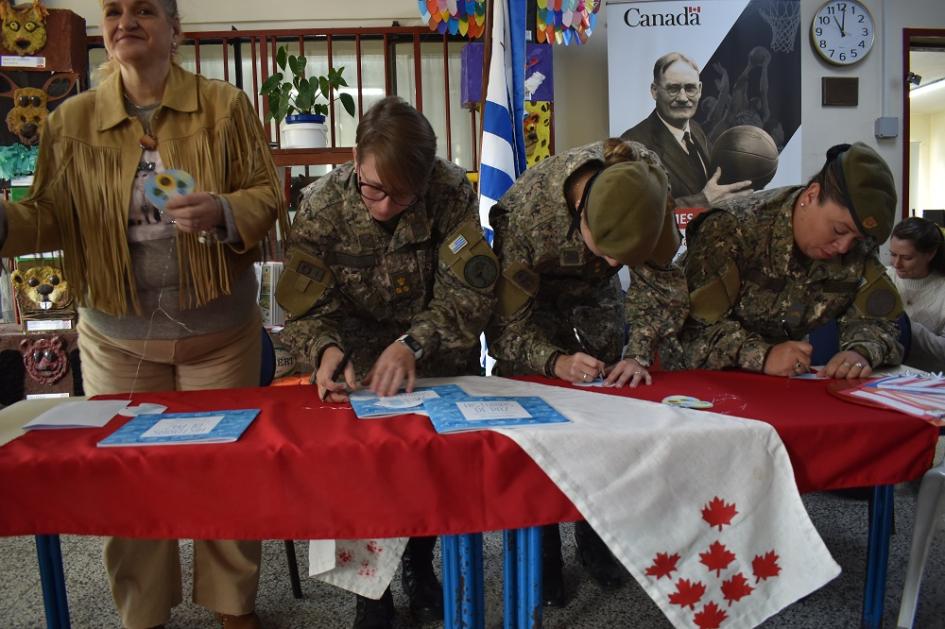 Compartiendo “Historias de Paz” en escuela Canadá 