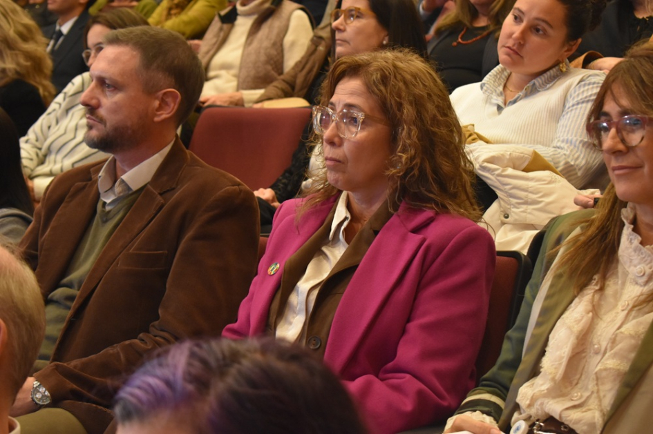 Conversatorio sobre Informe del PNUD "Democracias bajo presión"