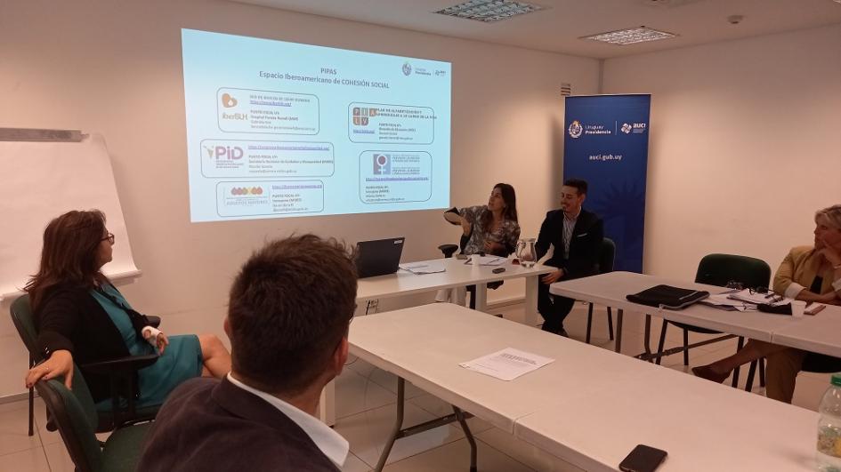 Reunión de representantes de AUCI, organismos internacionales e intendencias. Reunión de representantes de AUCI, organismos internacionales e intendencias.