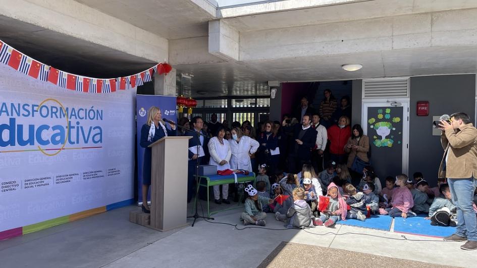 Inauguración de la escuela n.° 319, República Popular China Inauguración de la escuela n.° 319, República Popular China