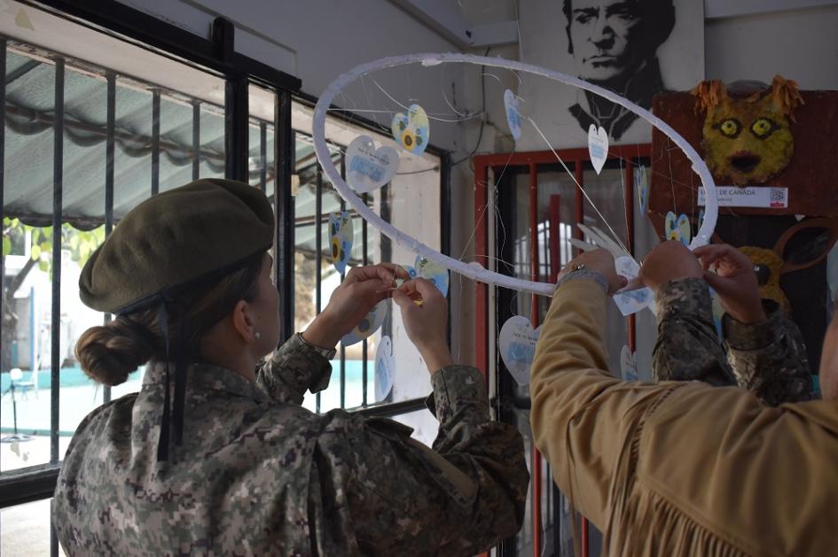 Compartiendo “Historias de Paz” en escuela Canadá 