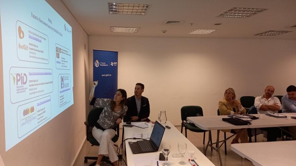 Reunión de representantes de AUCI, organismos internacionales e intendencias. Reunión de representantes de AUCI, organismos internacionales e intendencias.