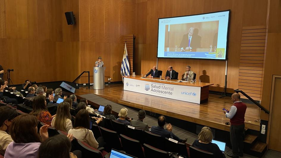 Seminario internacional “Salud Mental Adolescente: aportes a la estrategia nacional” Seminario internacional “Salud Mental Adolescente: aportes a la estrategia nacional”