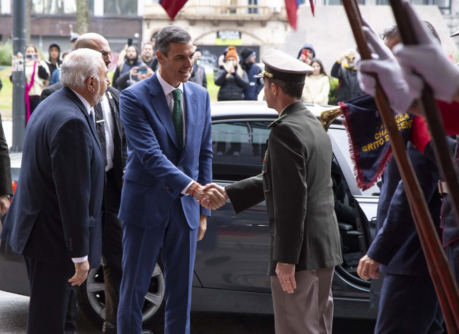 Presidente Sánchez llega a Torre Ejecutiva, Montevideo