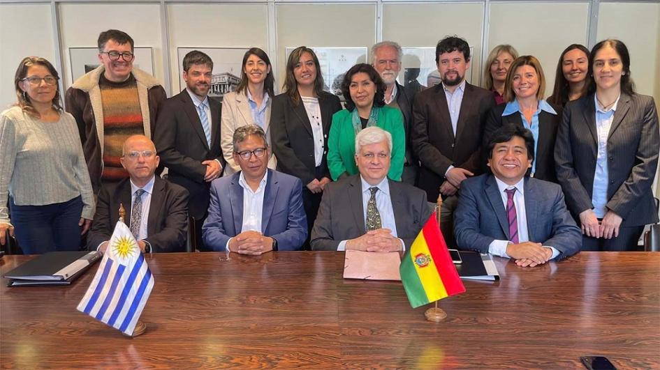 IV Reunión de la Comisión Mixta de Cooperación Técnica y Científica entre Bolivia y Uruguay IV Reunión de la Comisión Mixta de Cooperación Técnica y Científica entre Bolivia y Uruguay