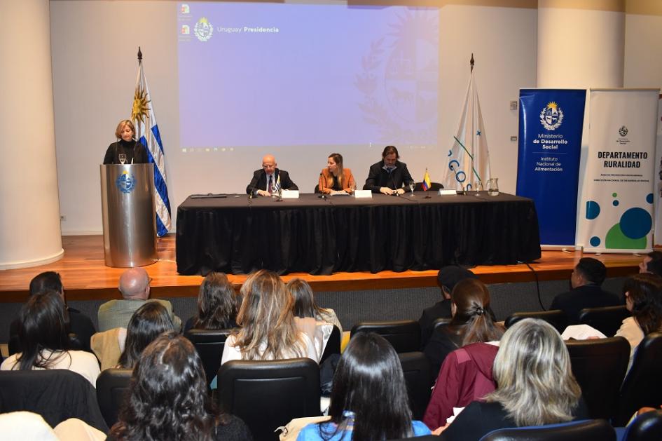 Seminario Hacia un Sistema Alimentario Saludable y Sostenible.