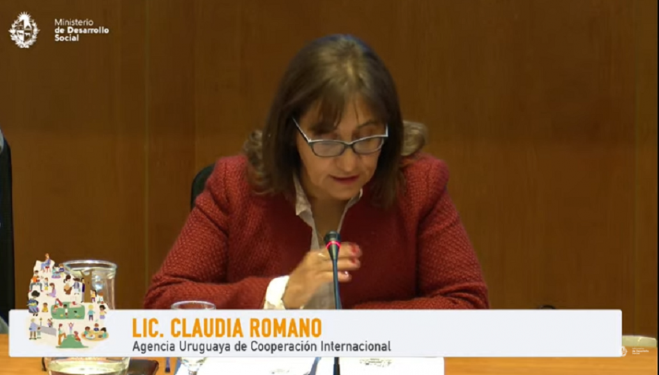 Claudia Romano en conferencia Claudia Romano en conferencia