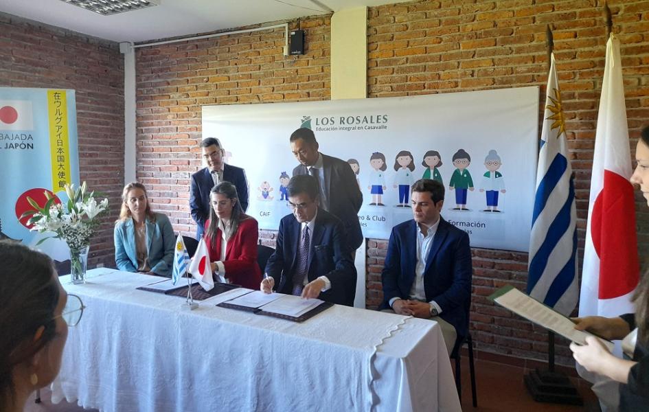 Firma de proyecto Kusanone para mejoramiento edilicio del colegio "Los Rosales" Firma de proyecto Kusanone para mejoramiento edilicio del colegio "Los Rosales"