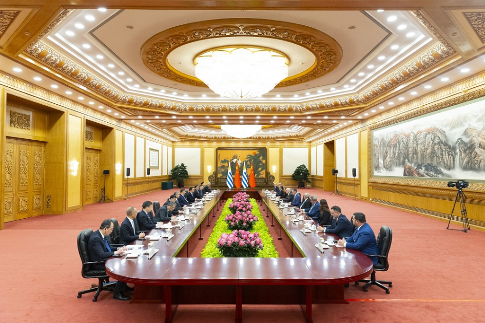 Uruguay y la República Popular China firman acuerdos de coooperación. Fotos: Presidencia.