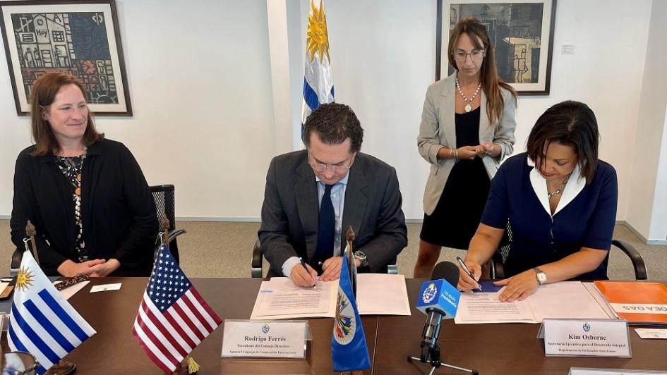 Firma de convenio entre OEA y AUCI en Torre Ejecutiva. Firma de convenio entre OEA y AUCI en Torre Ejecutiva.