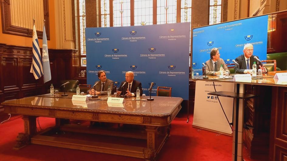 Lanzamiento en Uruguay del Informe sobre Desarrollo Humano 2021/2022. Lanzamiento en Uruguay del Informe sobre Desarrollo Humano 2021/2022.