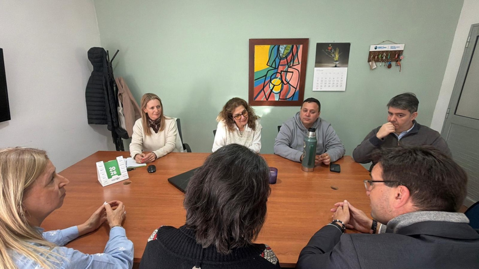 Encuentro de equipos de AUCI y autoridades de Cerro Largo en las instalaciones de la intendencia. 