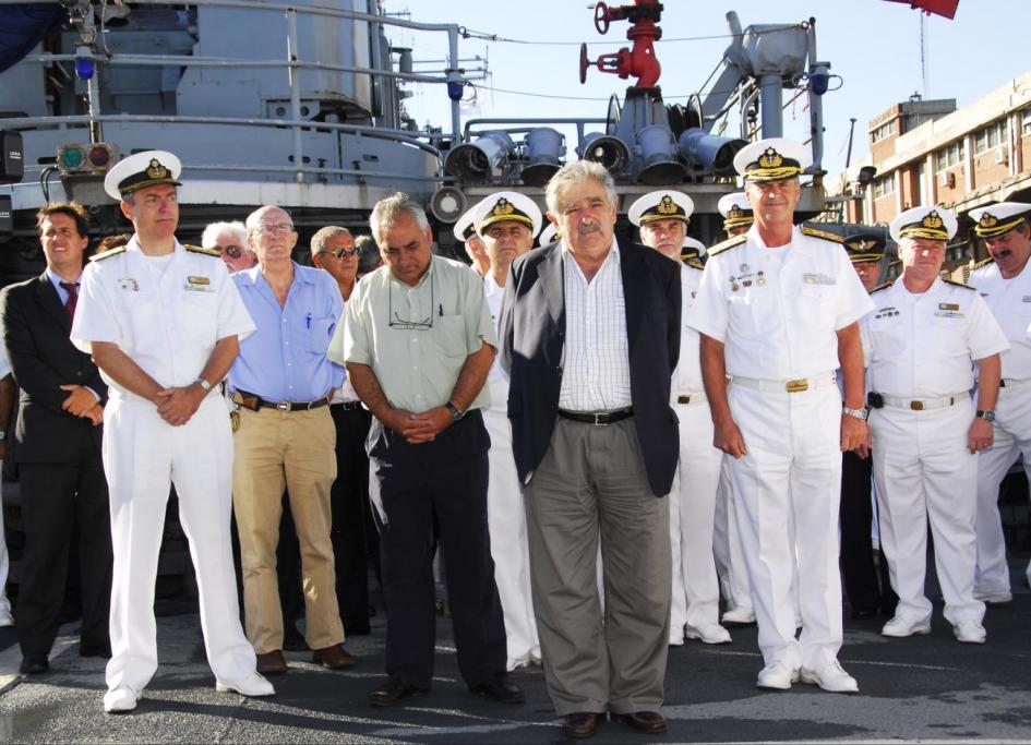 Presidente Mujica junto a autoirdades nacionales