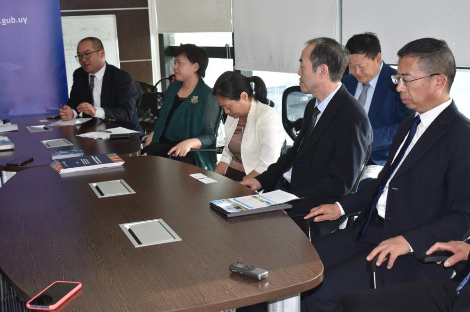 Delegación de la Universidad de Medicina Tradicional China de Henan visitó instituciones de Uruguay