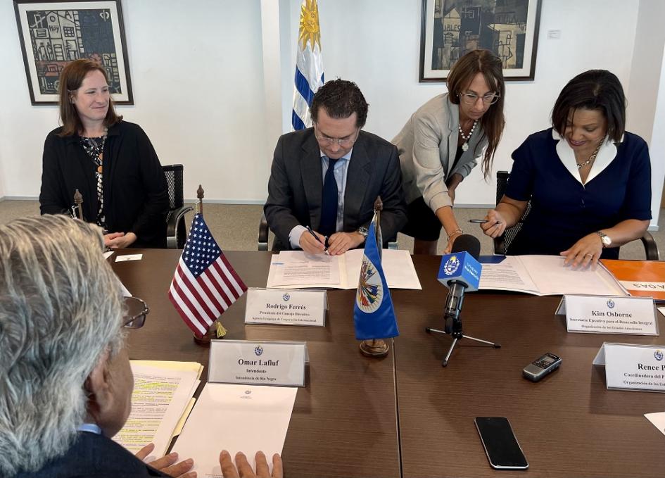 Firma de convenio entre OEA y AUCI en Torre Ejecutiva. Firma de convenio entre OEA y AUCI en Torre Ejecutiva.