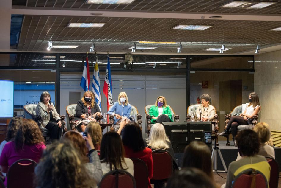 Lanzamiento del Programa de fortalecimiento para líderes políticas Lanzamiento del Programa de fortalecimiento para líderes políticas