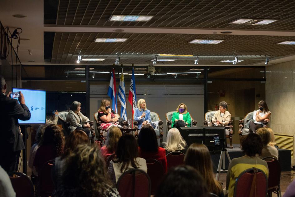 Lanzamiento del Programa de fortalecimiento para líderes políticas Lanzamiento del Programa de fortalecimiento para líderes políticas