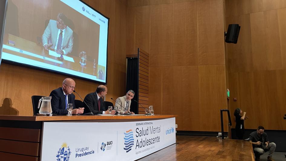 Seminario internacional “Salud Mental Adolescente: aportes a la estrategia nacional” Seminario internacional “Salud Mental Adolescente: aportes a la estrategia nacional”