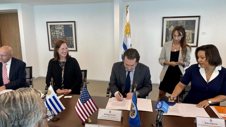 Firma de convenio entre OEA y AUCI en Torre Ejecutiva. Firma de convenio entre OEA y AUCI en Torre Ejecutiva.