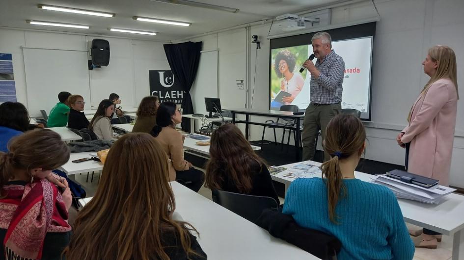 Charlas sobre oportunidades de estudio, formación, intercambio estudiantil y becas en Maldonado. Charlas sobre oportunidades de estudio, formación, intercambio estudiantil y becas en Maldonado.