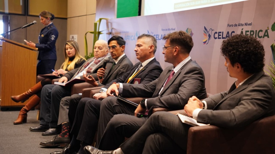 Panel 1: Construcción de paz desde un enfoque institucional y policial. Panel 1: Construcción de paz desde un enfoque institucional y policial.