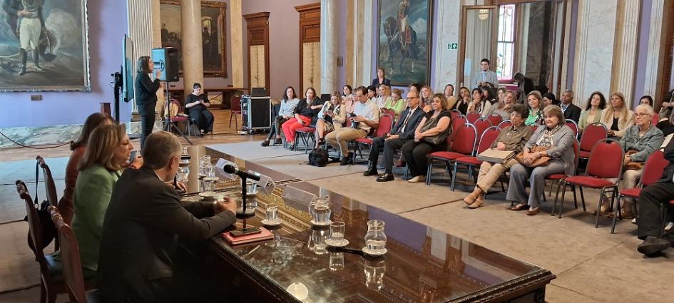 Experiencias en el marco del Proyecto ELLAS+ de fortalecimiento de líderes políticas Experiencias en el marco del Proyecto ELLAS+ de fortalecimiento de líderes políticas